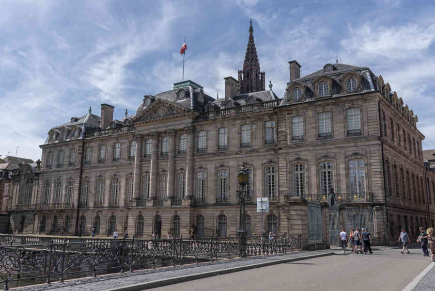 Francia - Alsacia 033 - Estrasburgo - palacio Rohan.jpg